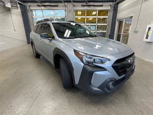 Used 2024 Subaru Outback AWD/4WD image 7