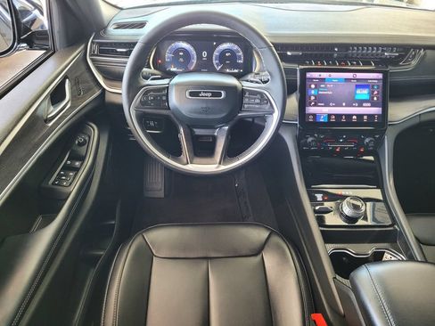 Used 2025 Jeep Grand Cherokee Limited AWD/4WD image 9
