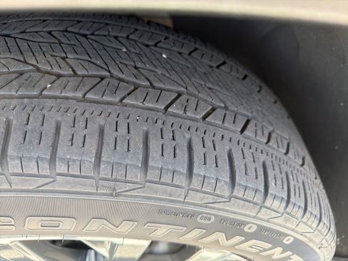 Used 2023 Chevrolet Traverse RS image 9