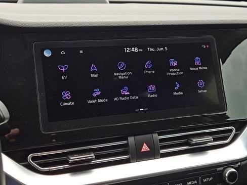 Used 2022 Kia Niro EX Premium image 16