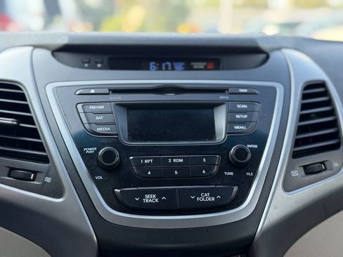 Used 2016 Hyundai Elantra SE FWD image 11