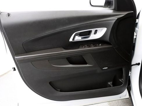 Used 2016 Chevrolet Equinox LTZ w/ Enhanced Convenience Package image 22