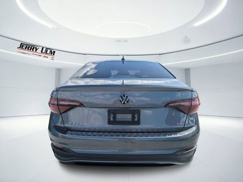 Used 2022 Volkswagen Jetta SE image 4
