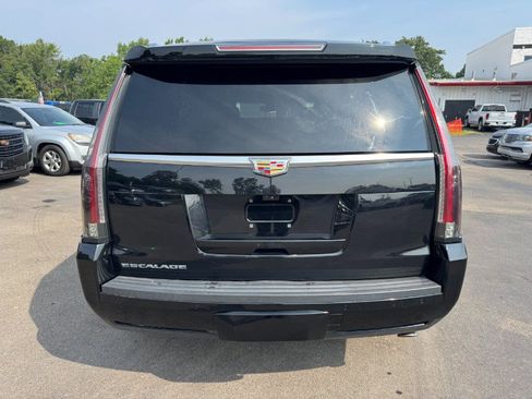 Used 2018 Cadillac Escalade Platinum AWD/4WD image 4