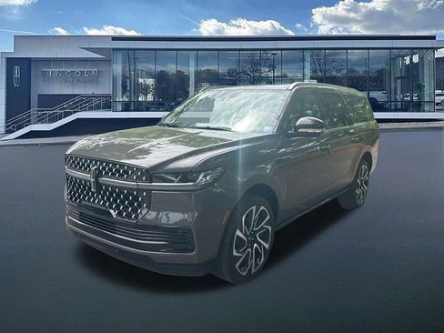 New 2026 Lincoln Navigator L Black Label AWD/4WD image 3