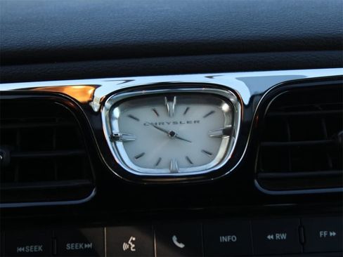 Used 2011 Chrysler 200 Touring image 14