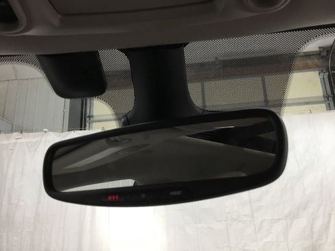 Used 2017 Chrysler Pacifica Limited w/ UConnect Theater Package image 32