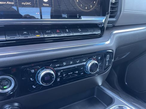 Used 2023 GMC Sierra 1500 SLT w/ SLT Premium Package AWD/4WD image 10