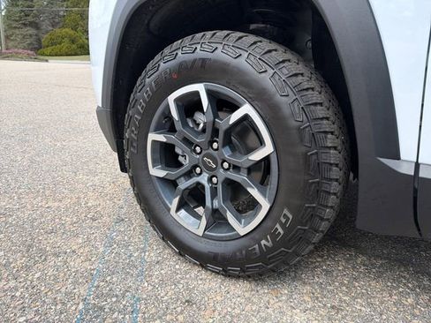 New 2026 Chevrolet Equinox ACTIV w/ Convenience Package III FWD image 24