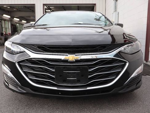 Used 2023 Chevrolet Malibu LS FWD image 2
