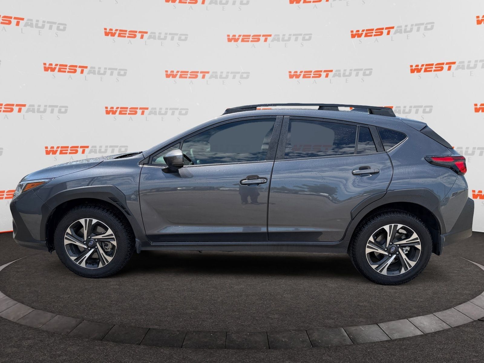 Used 2024 Subaru Crosstrek 2.0i Premium AWD/4WD image 2