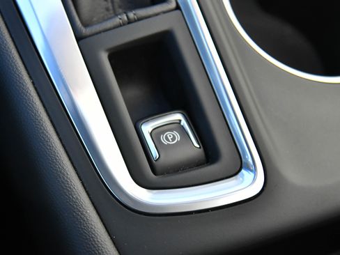 Used 2020 Chevrolet Equinox LT image 23