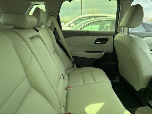 Used 2025 Nissan Rogue SL w/ SL Premium Package image 3