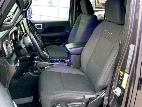 Used 2022 Jeep Wrangler Unlimited Sahara image 9