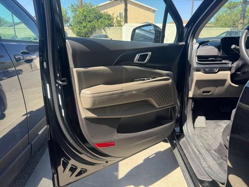 Used 2026 Kia Carnival FWD image 18
