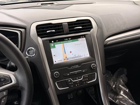 Used 2019 Ford Fusion SE FWD image 29