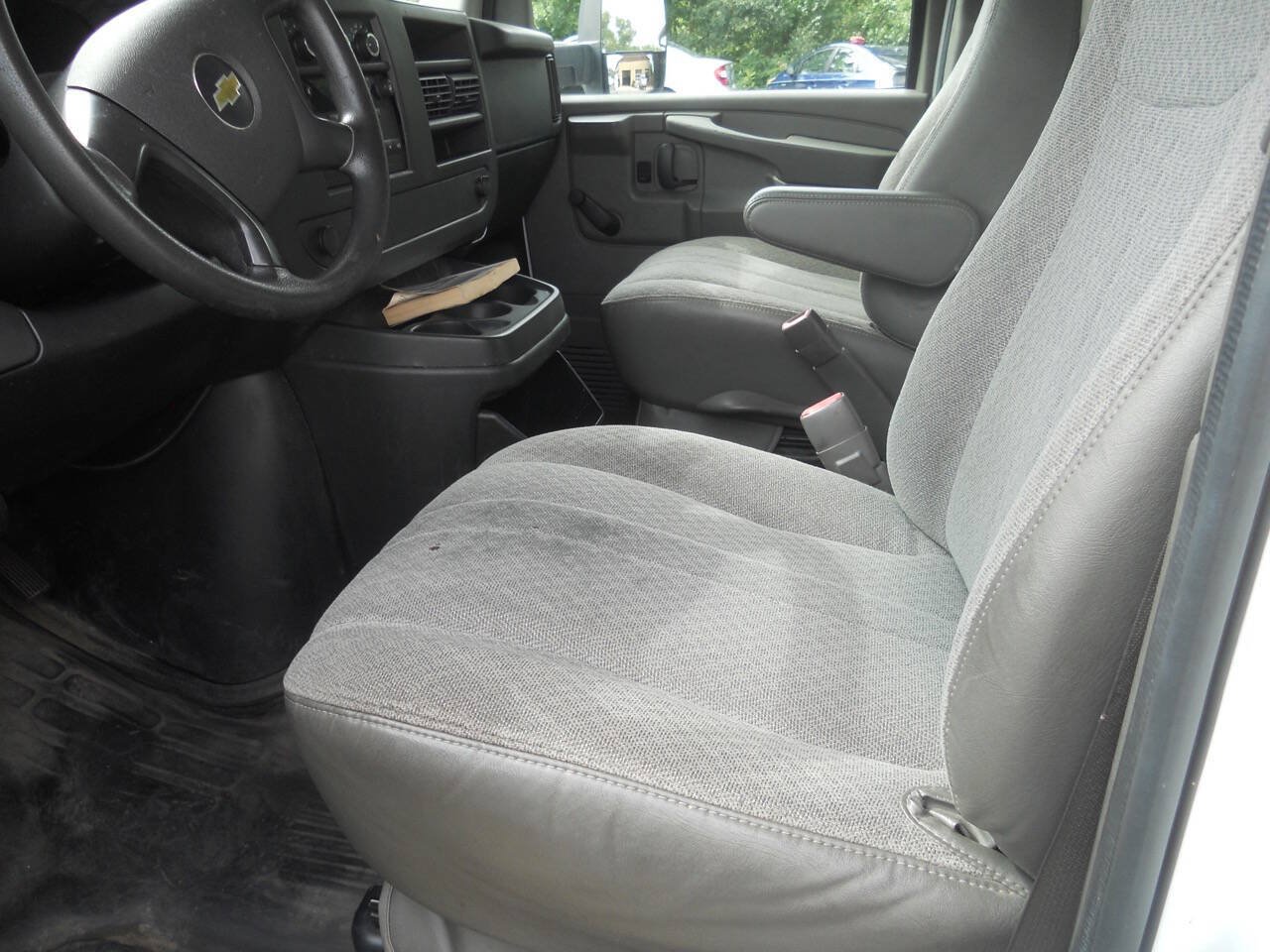 Used 2013 Chevrolet Express 3500 Extended RWD image 35