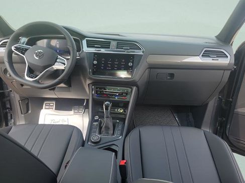 New 2024 Volkswagen Tiguan SE R-Line image 25