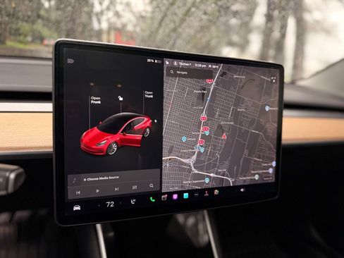 Used 2018 Tesla Model 3 Long Range RWD image 45