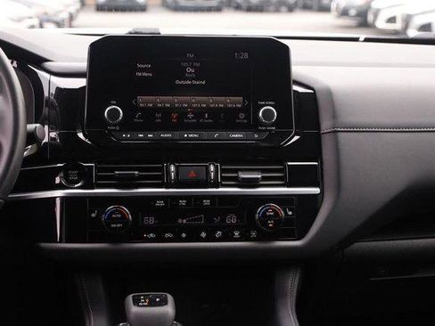 Used 2025 Nissan Pathfinder SV FWD image 26