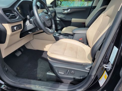 Used 2020 Ford Escape Titanium FWD image 30