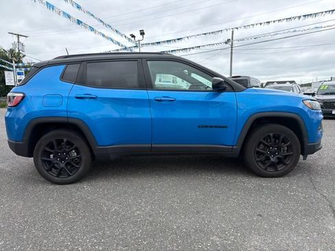 Used 2023 Jeep Compass Latitude w/ Sun and Sound Group AWD/4WD image 3