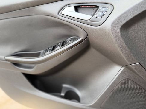 Used 2017 Ford Focus Titanium FWD image 20