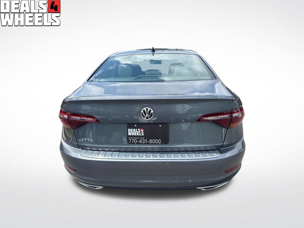 Used 2019 Volkswagen Jetta R-Line w/ R-Line Cold Weather Package FWD image 4