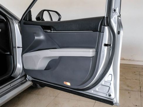 Used 2019 Toyota Camry LE FWD image 45