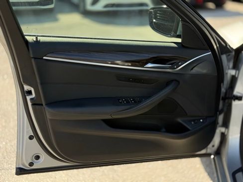 Used 2018 BMW 530e w/ Premium Package 2 image 12