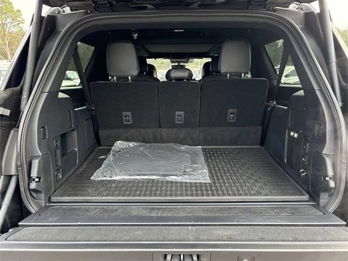 New 2025 Lincoln Navigator L Reserve w/ Jet Appearance Package image 12