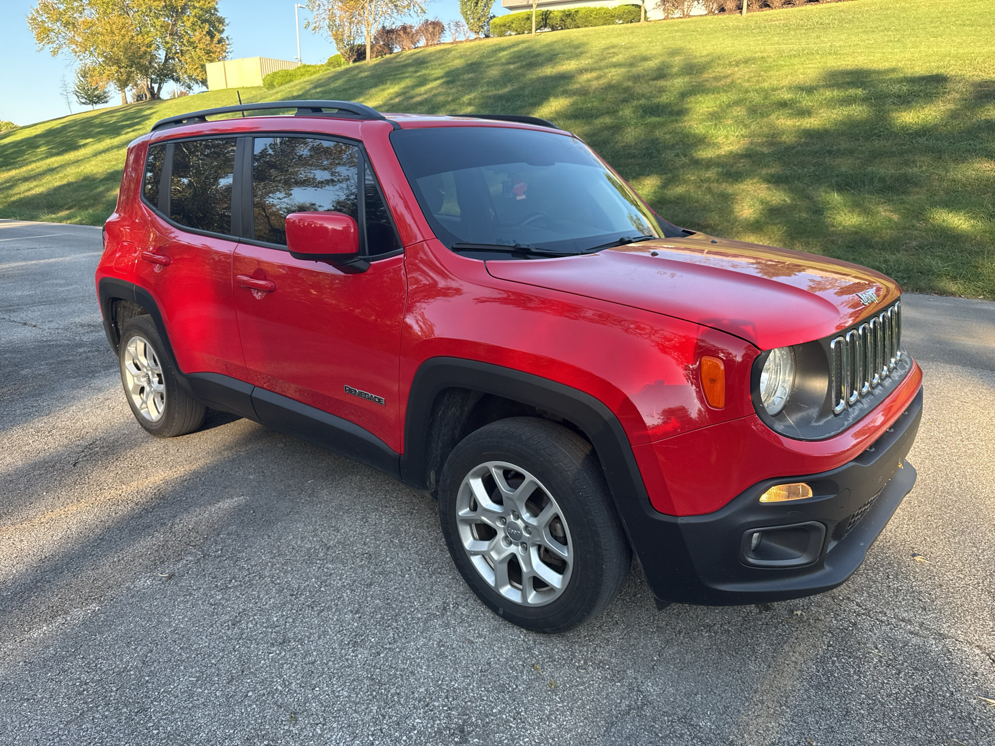 Used 2018 Jeep Renegade Latitude w/ Cold Weather Group AWD/4WD image 5