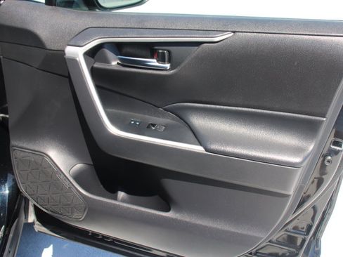 Used 2022 Toyota RAV4 SE w/ Convenience Package AWD/4WD image 19