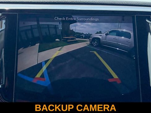 Used 2019 Chrysler Pacifica Touring Plus w/ Tire & Wheel Group FWD image 4