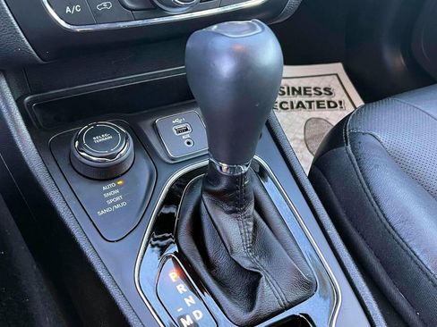 Used 2019 Jeep Cherokee Limited image 28