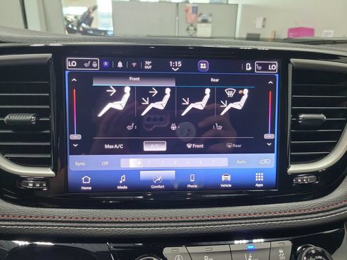 New 2027 Chrysler Pacifica Select AWD/4WD image 30