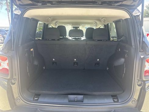 Used 2023 Jeep Renegade Latitude AWD/4WD image 8