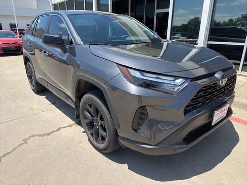 Used 2023 Toyota RAV4 LE FWD image 4