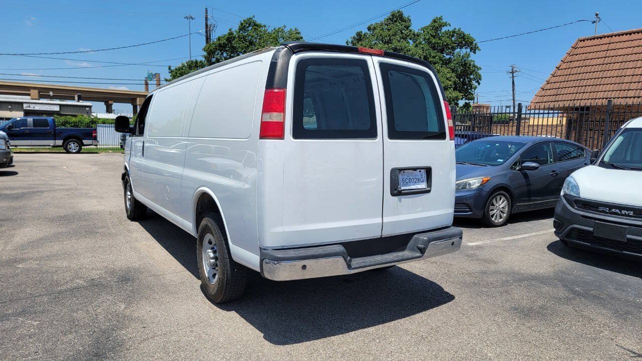 Used 2014 Chevrolet Express 3500 Extended RWD image 8