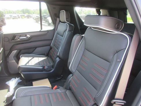 New 2026 GMC Yukon AT4 Ultimate AWD/4WD image 12