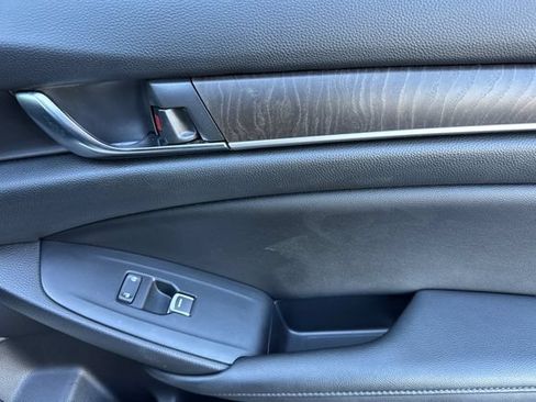 Used 2020 Honda Accord Touring image 21