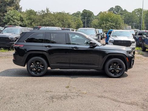 New 2026 Jeep Grand Cherokee Limited w/ Limited Altitude Package AWD/4WD image 2
