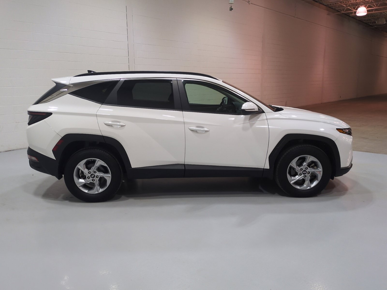 Certified 2023 Hyundai Tucson SEL w/ Winter Package AWD/4WD image 2