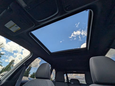 Certified 2025 Subaru Forester Premium AWD/4WD image 32