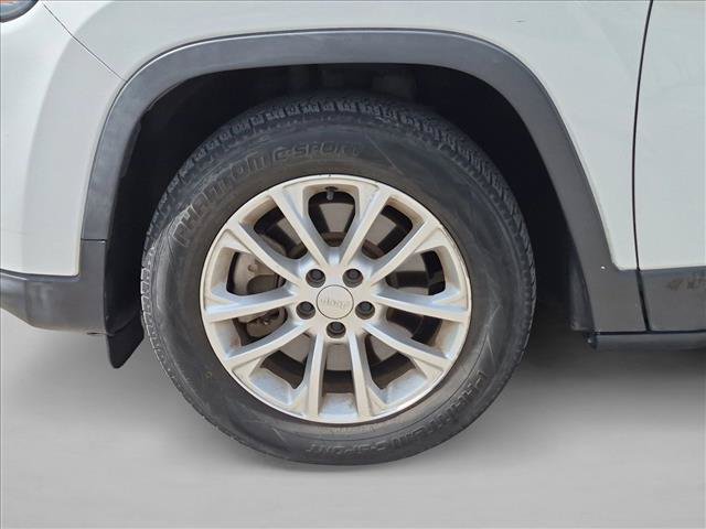 Used 2019 Jeep Cherokee Latitude w/ Popular Appearance Group FWD image 15
