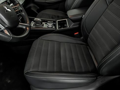 Used 2024 Mitsubishi Outlander SE Black Edition FWD image 15