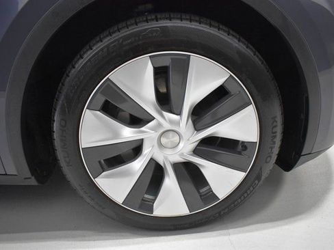 Used 2023 Tesla Model Y Long Range image 10