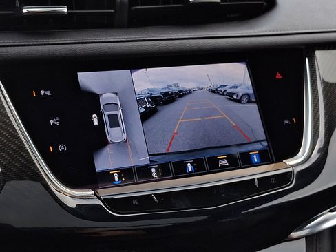 Used 2022 Cadillac XT6 Sport w/ Technology Package image 21