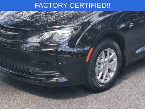 Used 2025 Chrysler Voyager LX FWD image 9