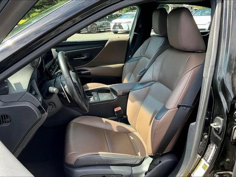Used 2024 Lexus ES 350 w/ Premium Package FWD image 3